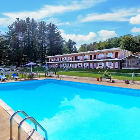 Half Moon Motel & Cottages-2